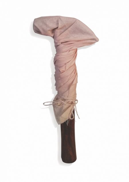 Warren Maroon, Verdwyn, 2020. Hammer and cloth, 31 x 3 x 3 cm